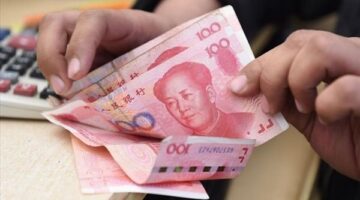 اليوان يهبط لأدنى مستوياته على الإطلاق خارج الصين مع تصاعد الحرب التجارية