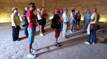 بالتفصيل.. مجموعة سياحية تستكشف آثار بني حسن في المنيا