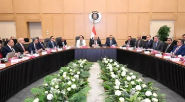 وزير الصناعة والنقل: سيتم منع صرف أي نفايات صناعية في البحر أو تحت الأرض لحماية المياه الجوفية.