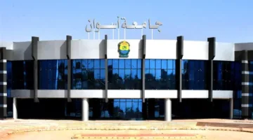 طلاب جامعة أسوان من عدة كليات يواصلون أداء اختبارات الفصل الدراسي الثاني.