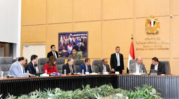 وزير الإسكان يعقد اجتماعه الدوري مع أعضاء البرلمان