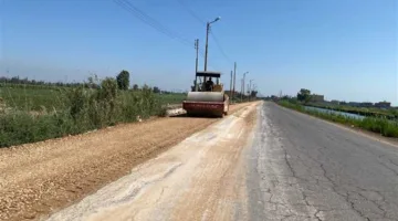 محافظ كفر الشيخ يشرف على مشروع توسيع وتحسين ورصف طريق الخادمية بطول 3 كيلومترات